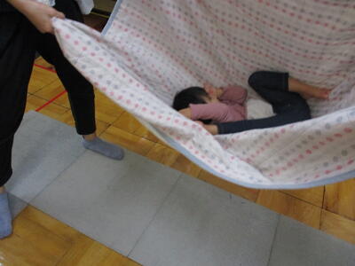 毛布ブランコ大好き！