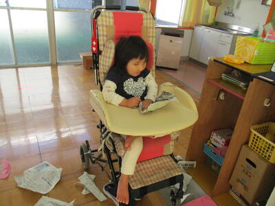 ビリビリ！ポイ！紙遊び楽しかったよ！