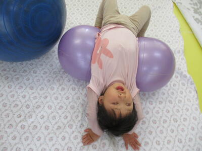 バランスボール　手と足に力が強くなったよ！