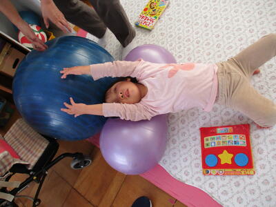 バランスボール２個乗り！　絶対乗り超えるぞ！