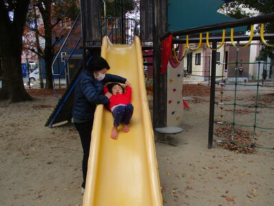 滑り台、早く滑るよ！