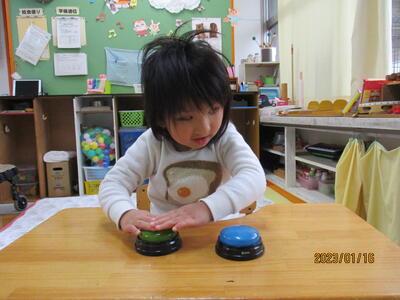 毎日短時間、机で学習してます。