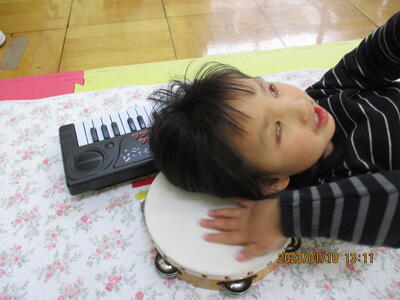 歌に合わせてタンバリンをたたいたよ。