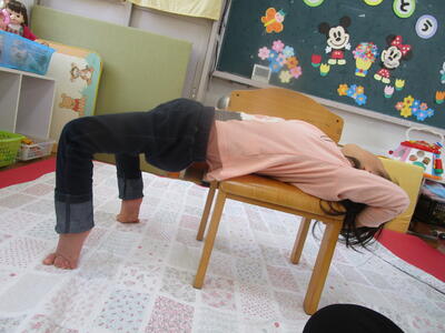 アクロバティックなポーズ!!