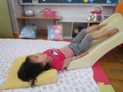 滑り台、下から登ろう‼