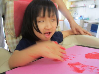 ぺったん！　手型取りをしました。