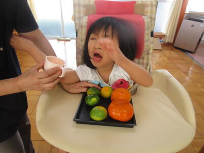 ミカンを絞って飲みました。