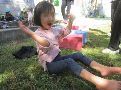 草の上　気持ちを良いよ！