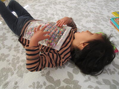 何かはいってる！」