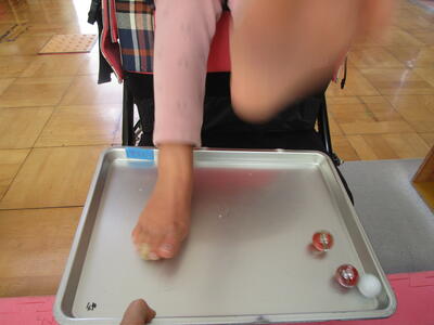 指を使って　コロコロ！