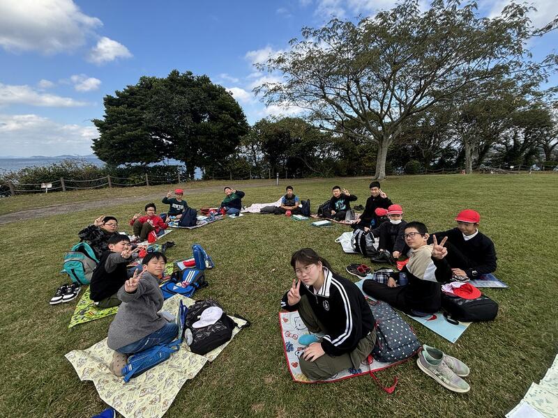 お弁当を食べている様子