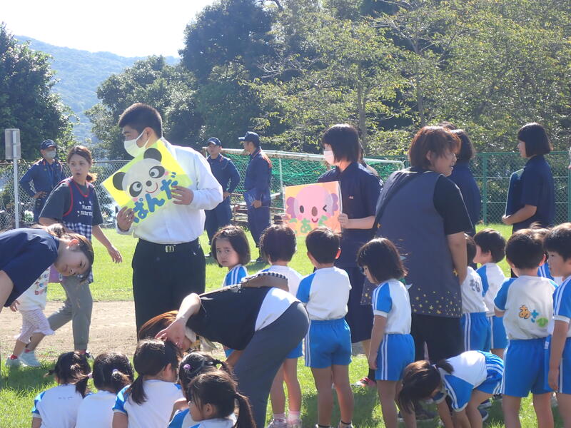 高校生は整列のお手伝い