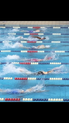 奥から2番目が江原さん