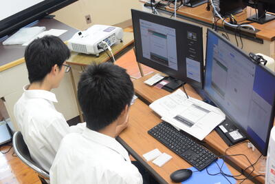 画面を見ながらプログラムをします