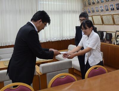 校長先生から授与されました