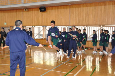 レクリエーションで長縄、ドッヂビー大会