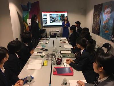 ①ニューヨーク市観光局にて（セミナー講師は、お母様が熊本県出身であるマキコ・マツダ・ヒーリーさん）