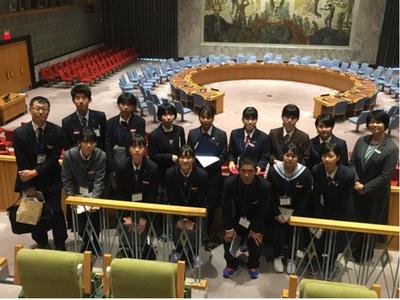 ④国連安全保障理事会会議場にて