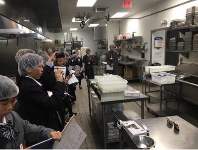 ④味千ラーメン厨房