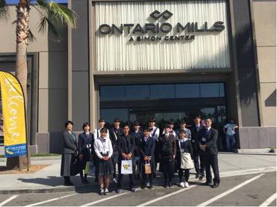 オンタリオミルズ（人気のお店がたくさん入っている巨大なアウトレットモール）にて