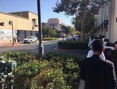 ビクトリアガーデンズ（屋外のショッピングモール）にて①