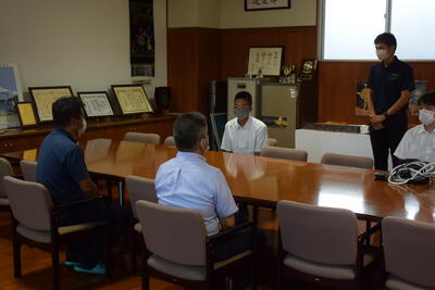 懇談会の様子です