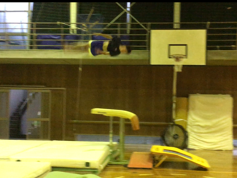 跳馬伸身カサマツ跳びの練習