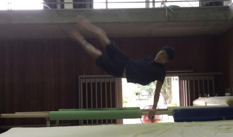 平行棒ツイスト練習