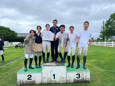 パリオリンピックメダリスト戸本一真選手と記念撮影を行いました。