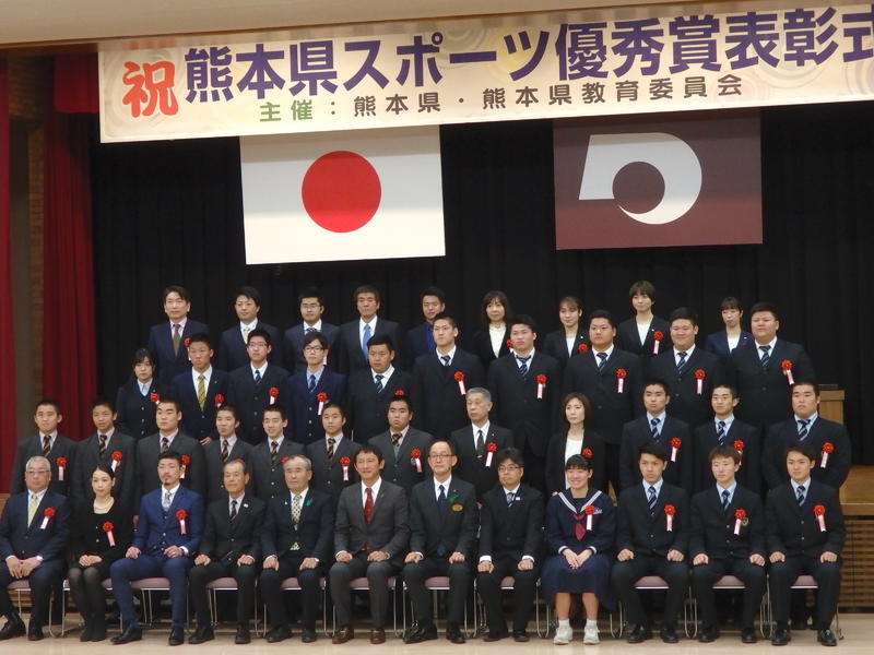 上から２列目の左から３人目が岩元君です