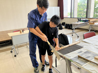 作品づくり開始！まずはのこぎりの使い方！