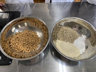 こんなにシンプルな材料でみそが？