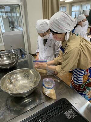 カビが生えないように空気を抜きます