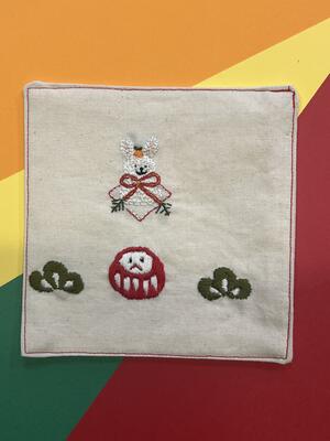 だるまと松でおめでたく