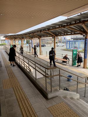 南口の様子（バス停もピカピカにしてます！）