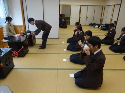 3年次生の立礼のお点前