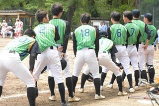 試合に向かう翔陽ナイン