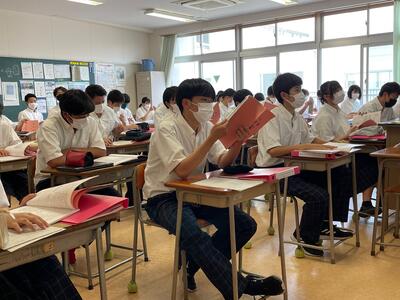 科目案内を見ています