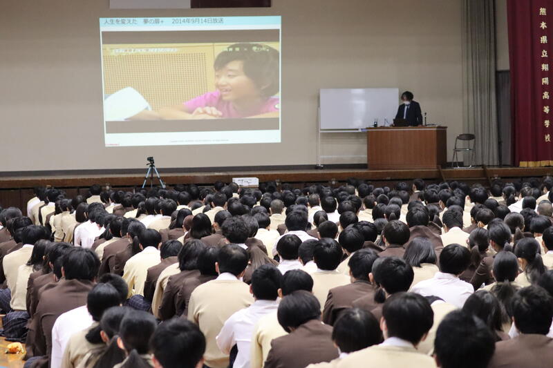 久しぶりに全校生徒が体育館に集まりました。