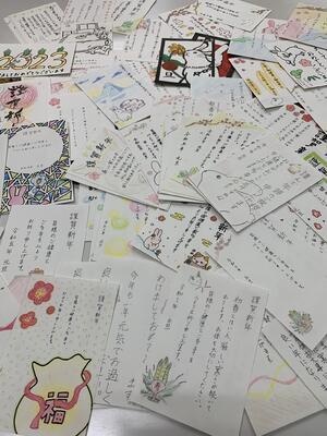 いろいろな年賀状が集まりました