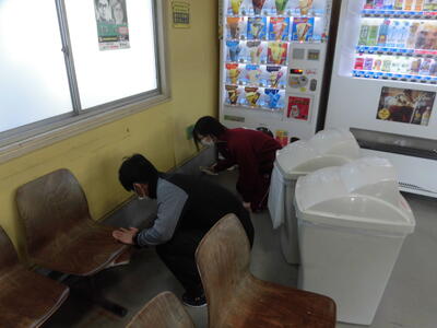 すみっこもきれいにします