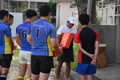 憧れの先輩からスパイクの贈呈。ありがとうございます！