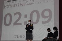 文化祭で行われた、ビブリオバトルでは、各学年代表が一人づつ出場し、バトルが繰り広げられました。