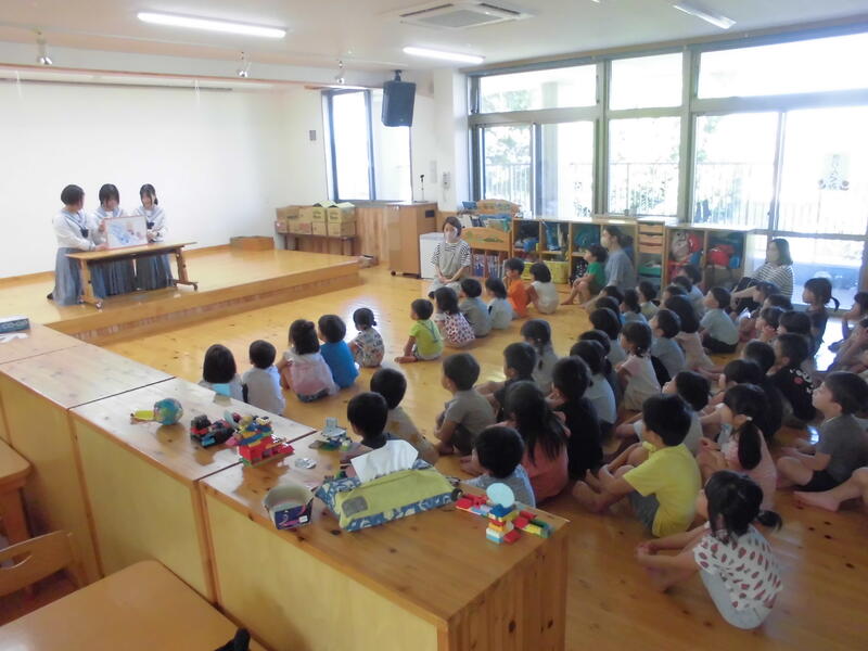 保育園で紙芝居披露♪