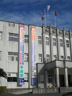 玄関横の懸垂幕