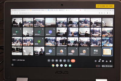各教室にＩＣＴ機器を使って配信