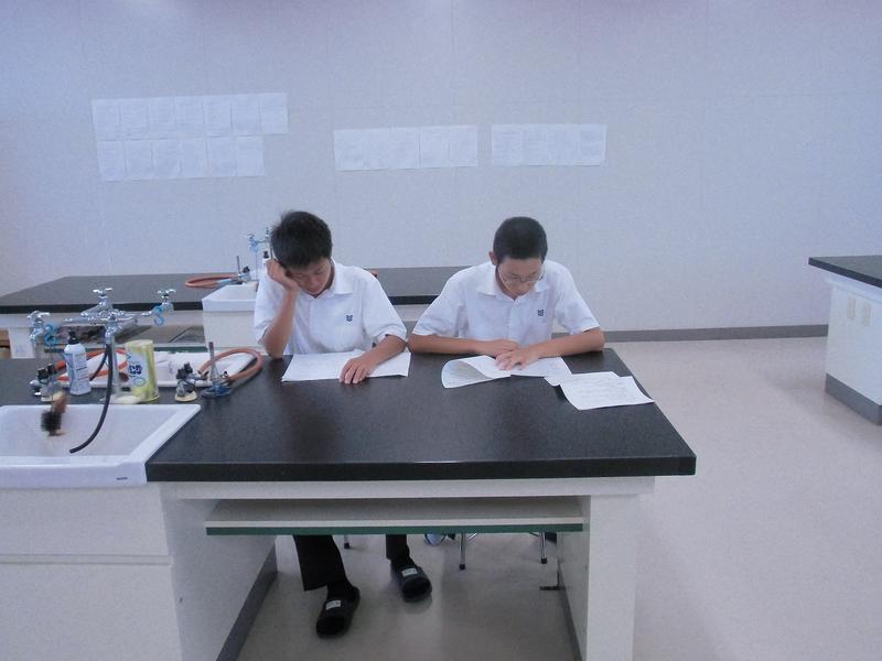 筆記試験勉強中！　合格目指せ。