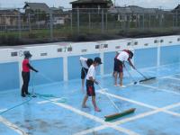 ①ヘドロを集めます。