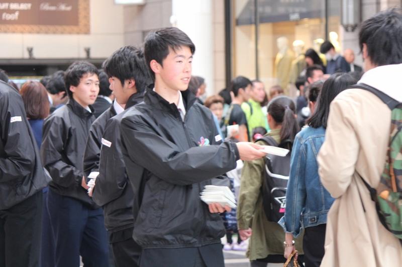 チラシを配っています！