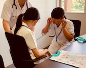 聴診器の練習。どきどき…